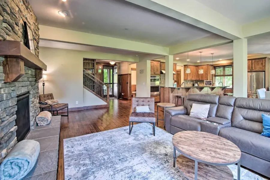 Modern Alpine Home on Prospector Golf Course!