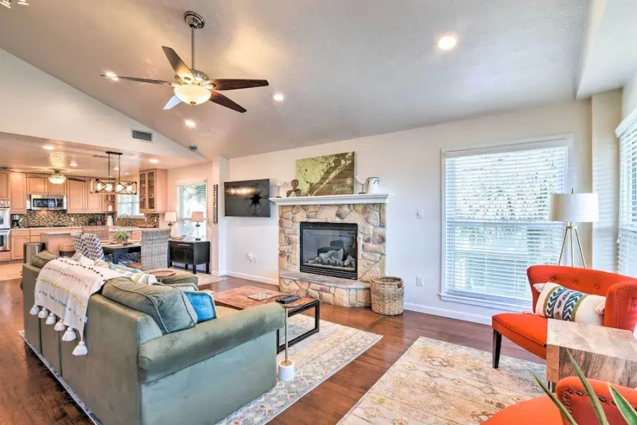 Jamaica Beach Waterfront Getaway: Kayaks & Dock!