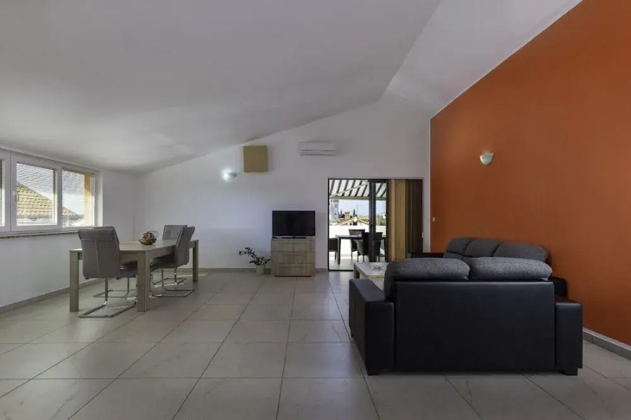 Comfort apartments with pool in Medulin