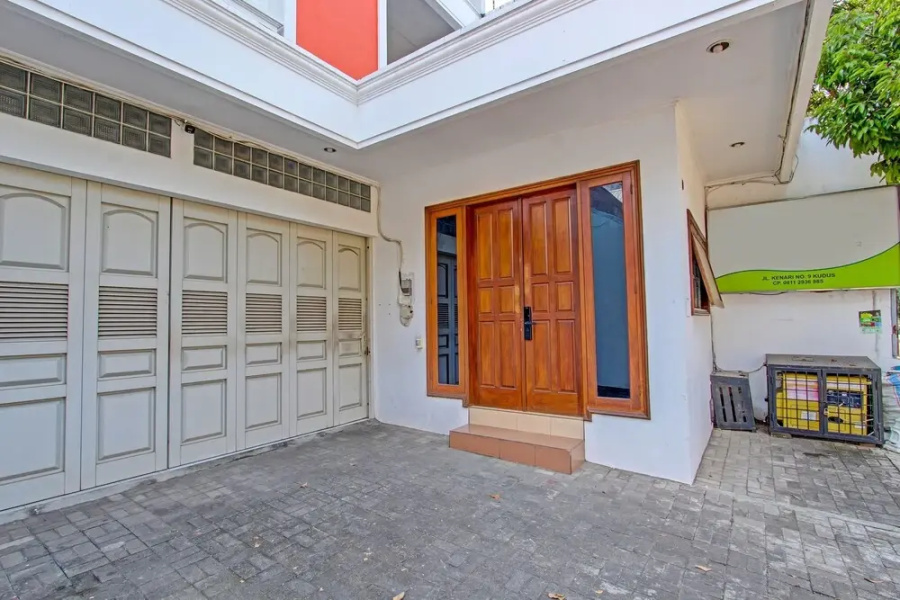 Spot On 91523 Kenari Guesthouse