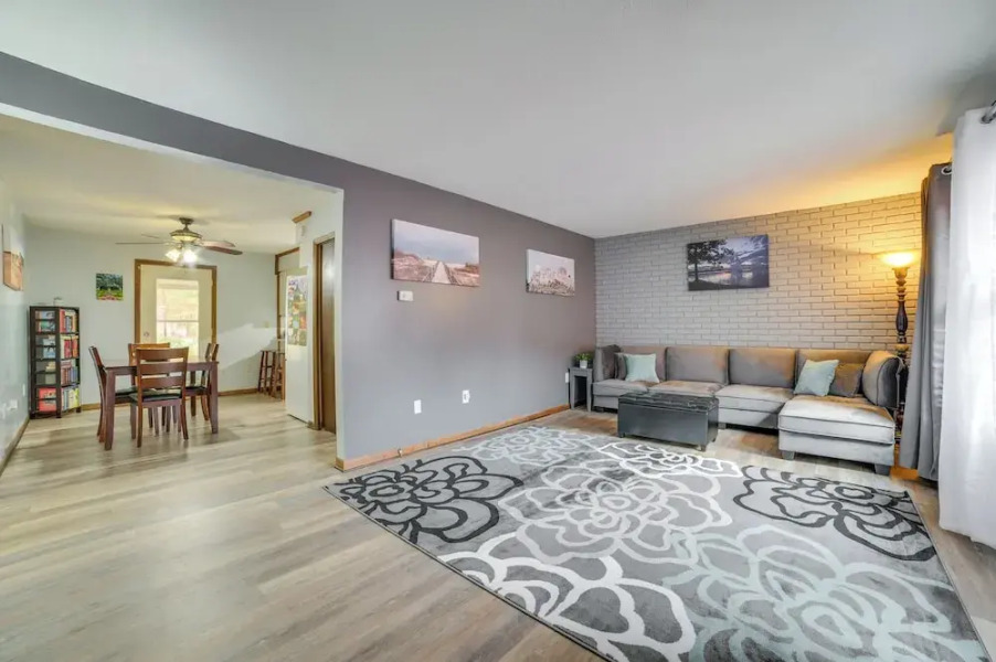 Houghton Lake Vacation Rental - Walk to the Water!