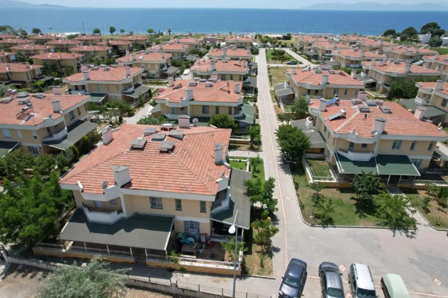 Deniz Kenarında, Sahil Sitesinde, 3+1 Yazlık