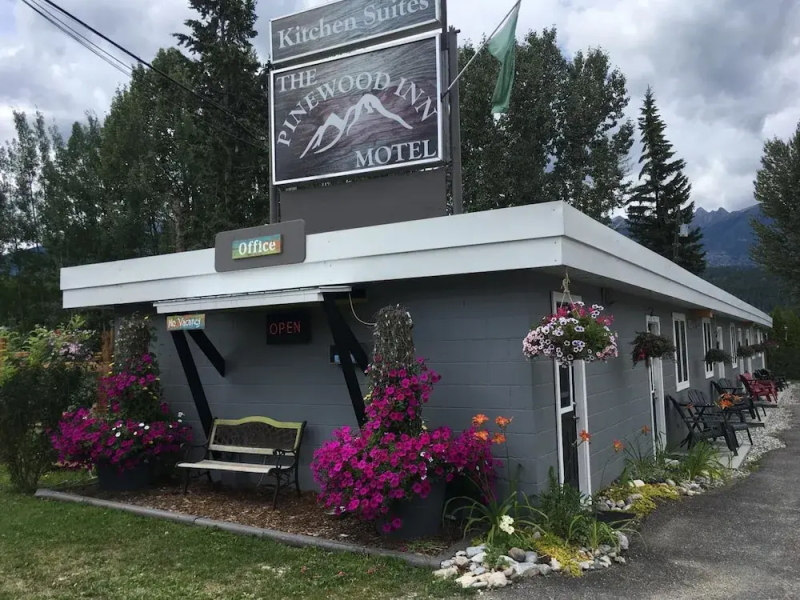 Pinewood Inn