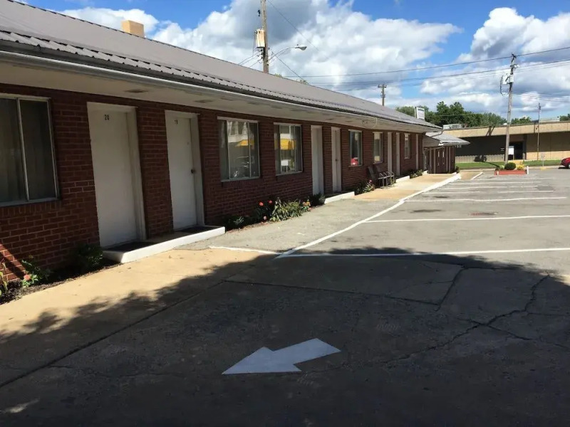 Colonial Hotel-Motel