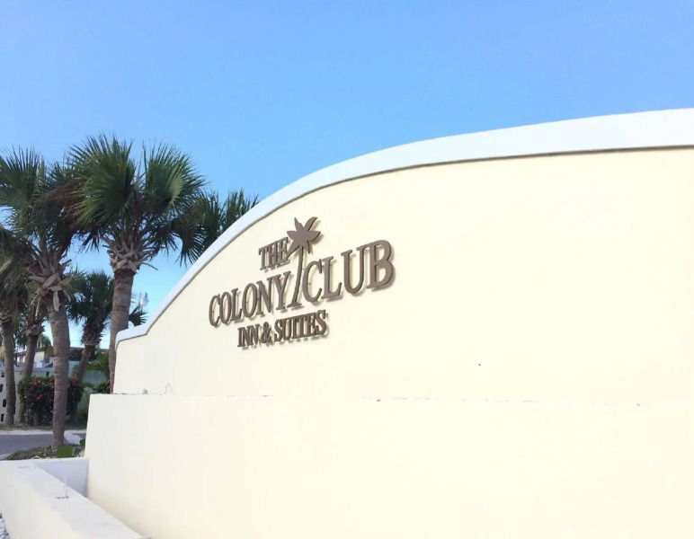 The Colony Club Inn & Suites