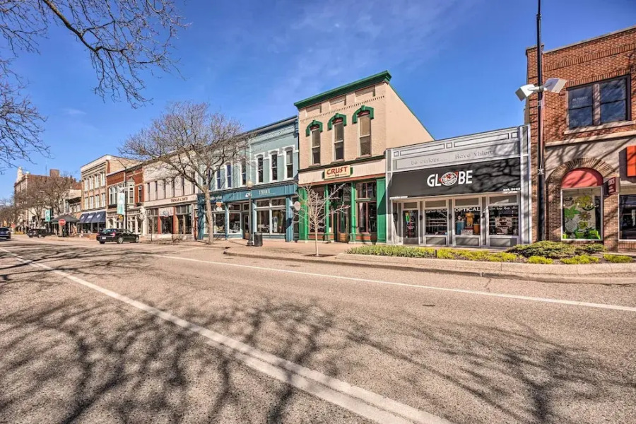 Charming Dtwn Holland Escape: Above Crust 54!