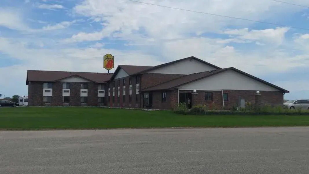 Super 8 Perham