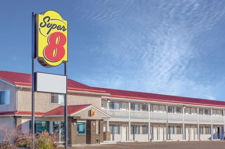Super 8 Stettler