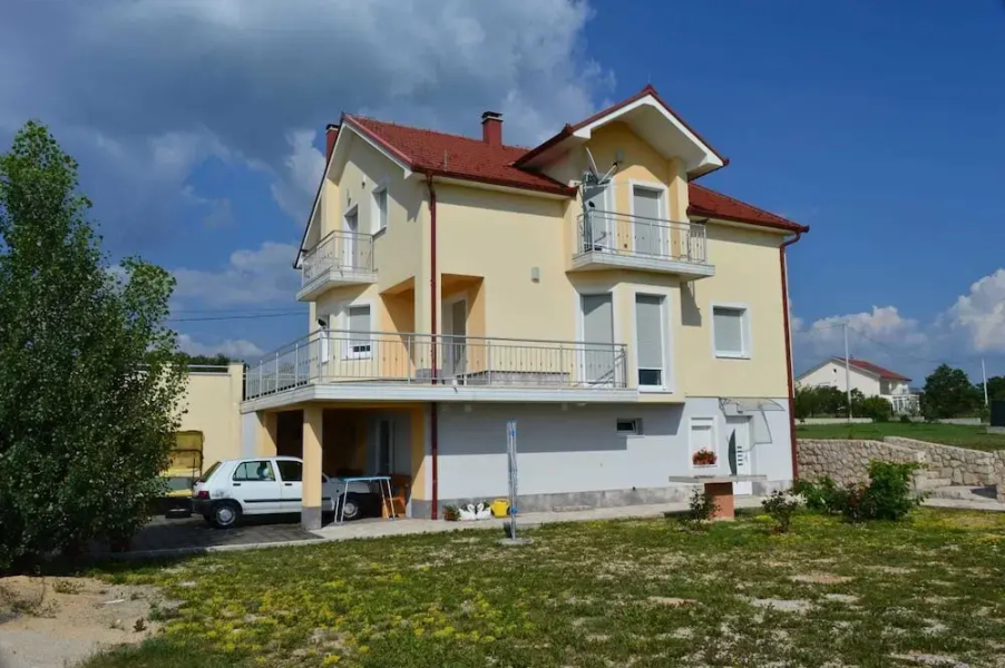 Blue Lake Luxury Accommodation