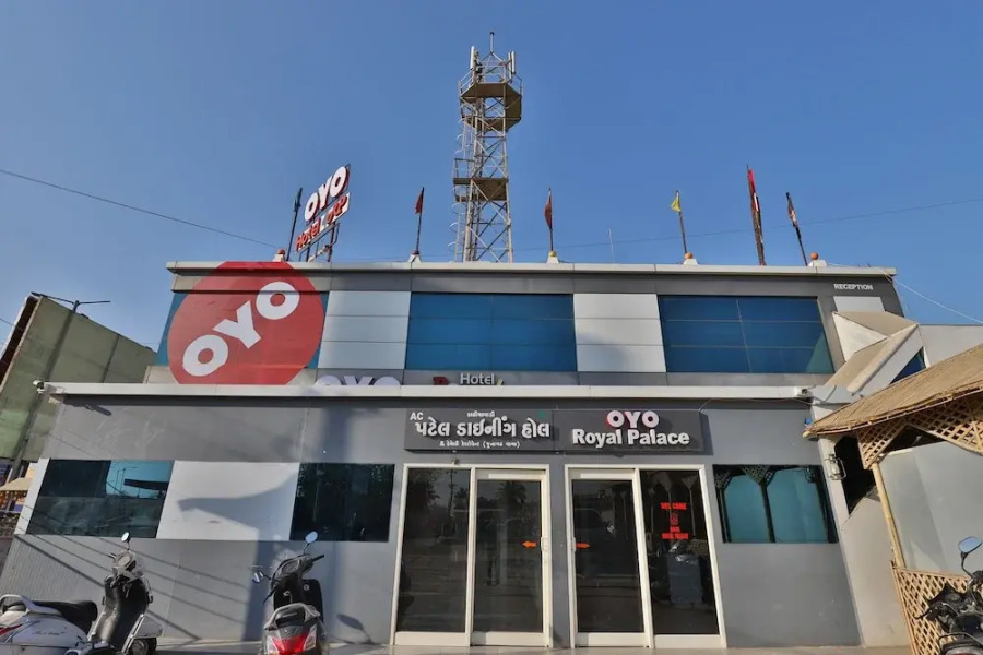 OYO Flagship 28024 Hotel Royal Palace