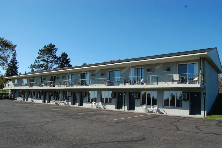 Northwoods Inn LLC