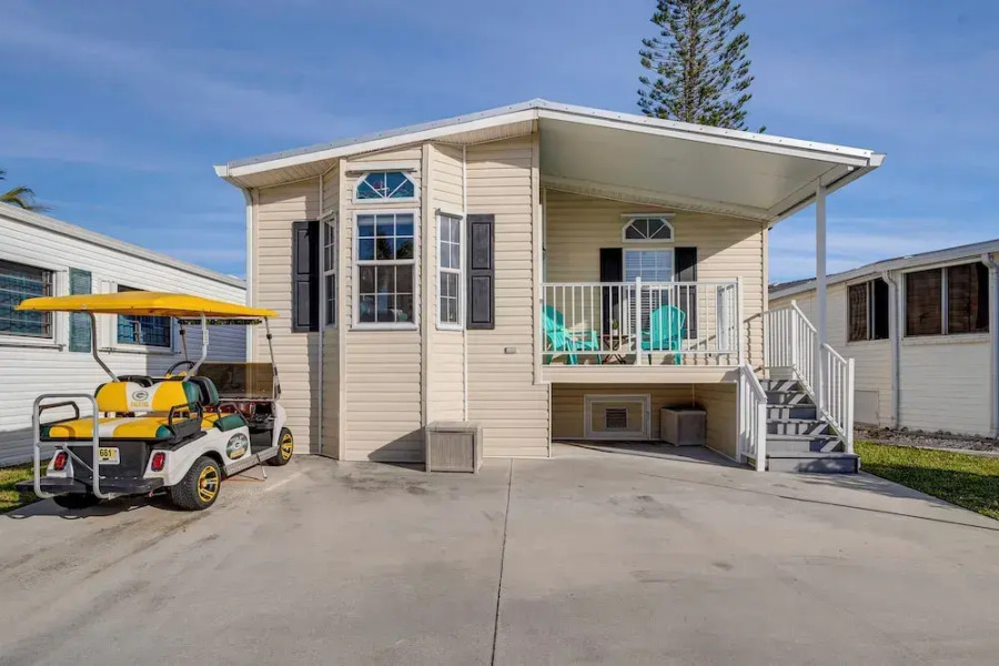 Nettles Island Jensen Beach Home: Walk to Ocean!