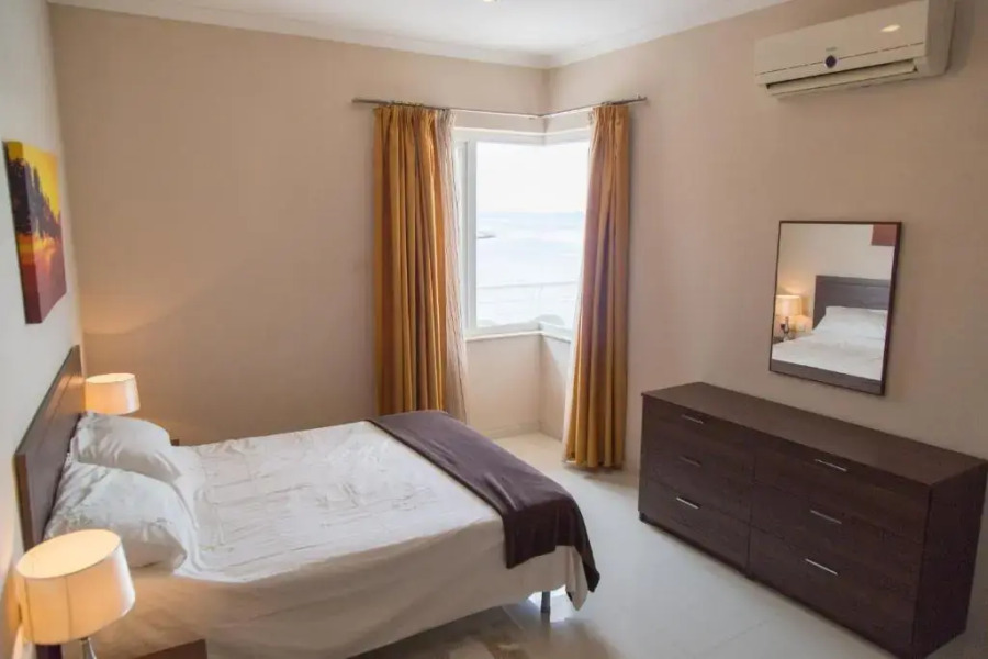 Seafront Apartment - Wifi - Sleeps 6 - Fl5