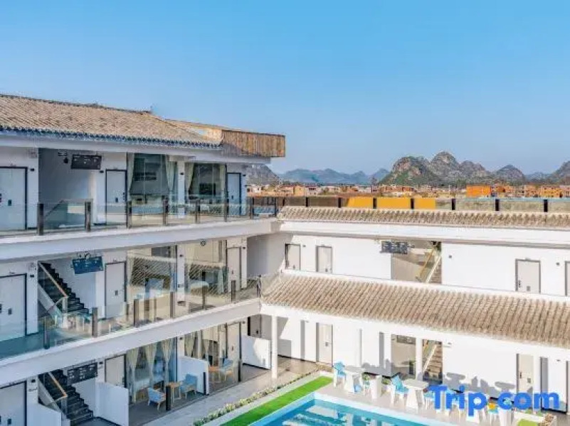 Guyue Heyuan Lake View Resort