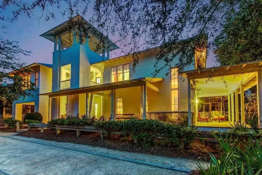 The White House of Watercolor 4 Bedroom Holiday Home by Five Star Properties