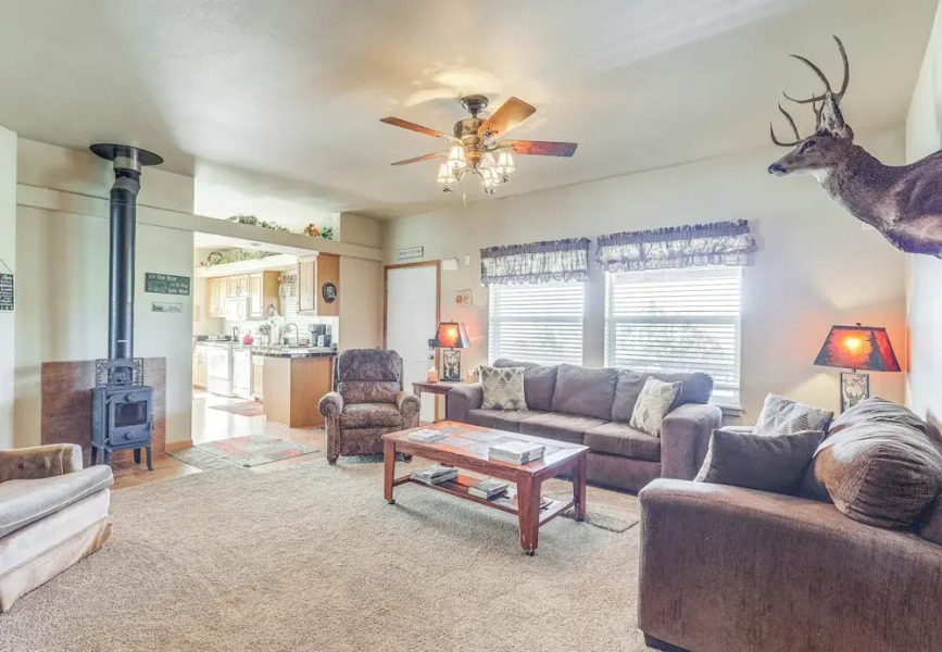 Cozy Ski Cabin w/ Deck Near Taos Ski Valley!