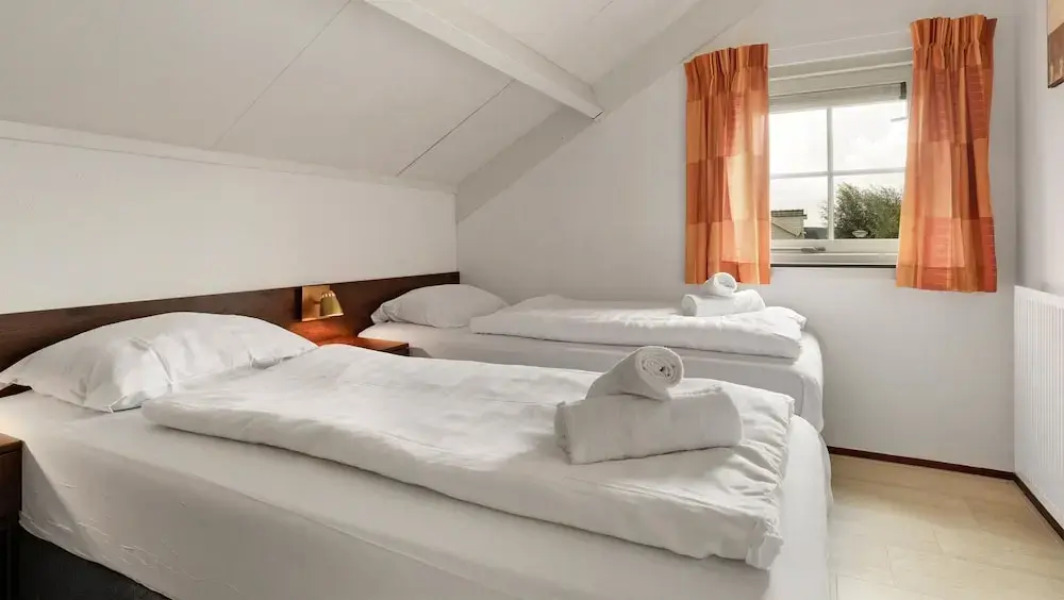 Bungalow in South Holland by the Water