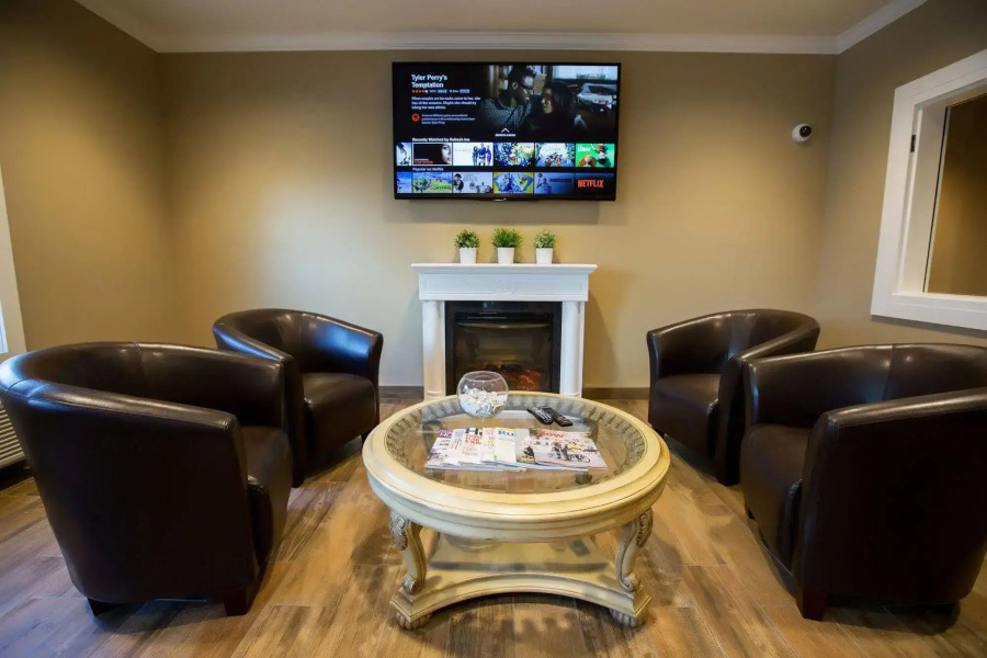 Refresh Inn & Suites