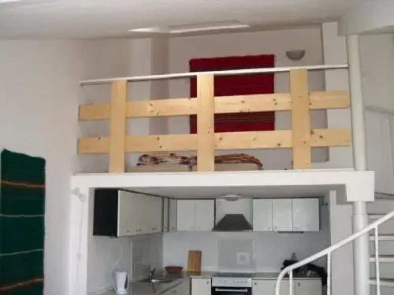 Ulitsa Treti Mart No 6, Top floor