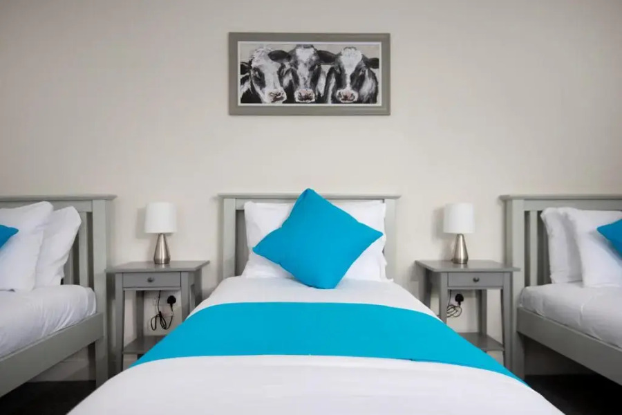 Oliverball Serviced Apartments - Flat C - Spacious first floor, 3 bedroom, 2 bathroom apartment in Central Southsea