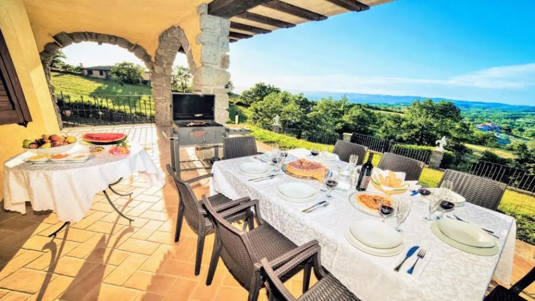 Amazing Lake View - Villa With Pool and Jacuzzi