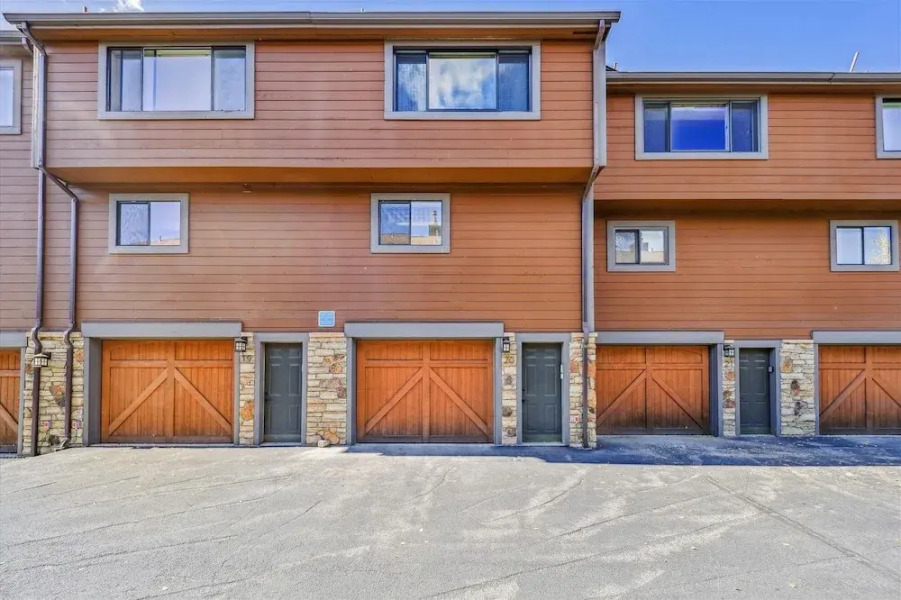 Winterpoint 20 2 Bedroom Townhouse by RedAwning