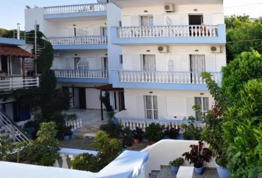 Michaelas Apartments & Studios
