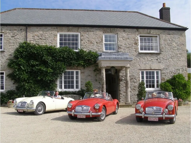 Cadson Manor