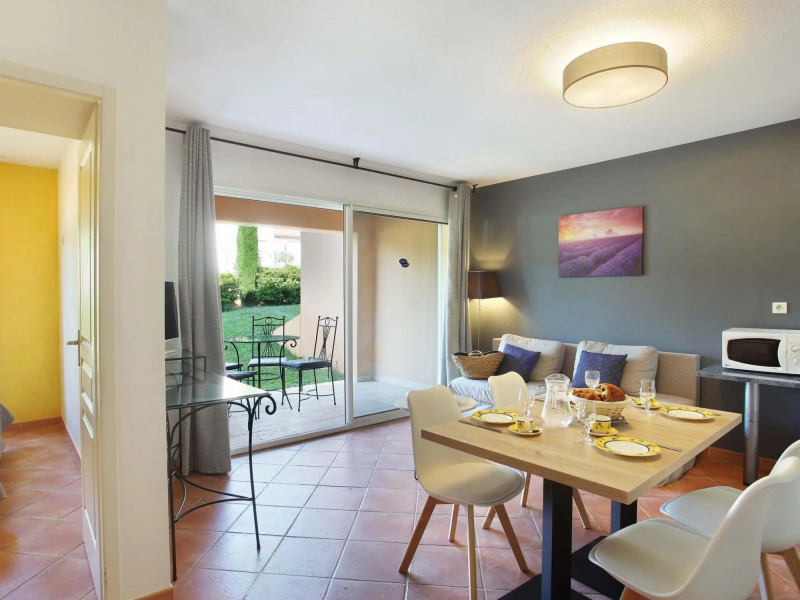 Apartment in Greoux-les-bains Near Lakes