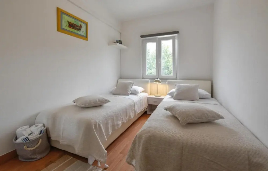 Beautiful Home in Zrnovnica With Wifi and 3 Bedrooms