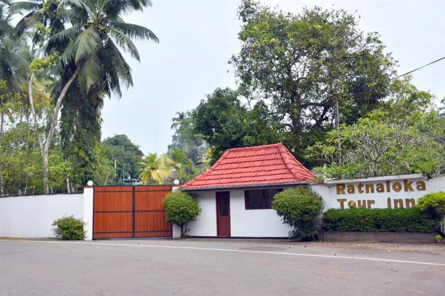 Ratnaloka Tour Inn