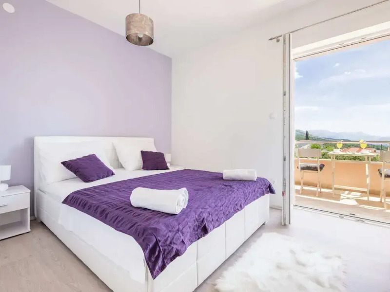 Sea-view Retreat, Kastel