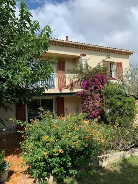 Villa Familiale avec Piscine au coeur de 1200m² de jardin..