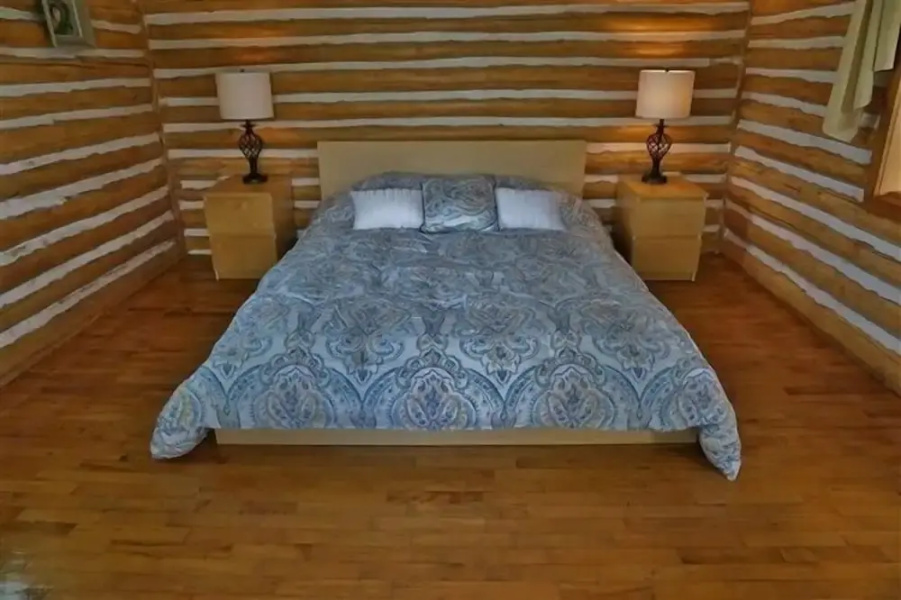 432 Weslemkoon Lake 4 Bedroom Cottage
