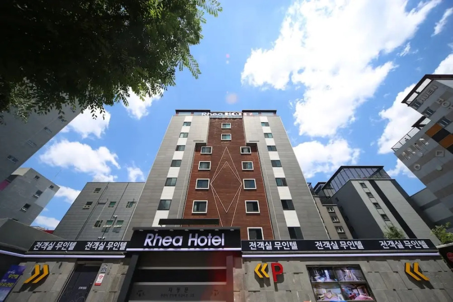 Rhea hotel