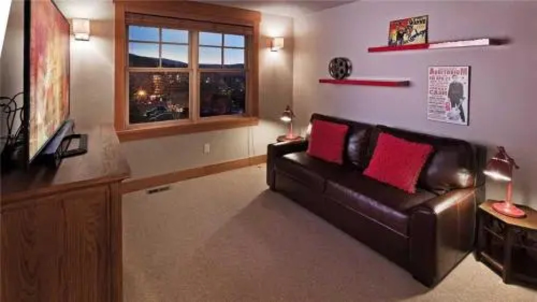 Sunshine Peak Chalet