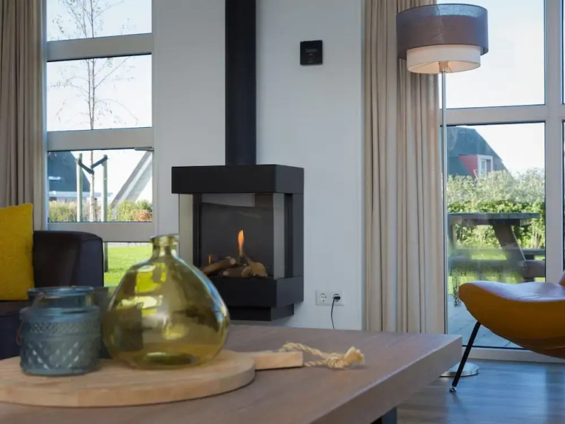 Stylish Villa by the Water