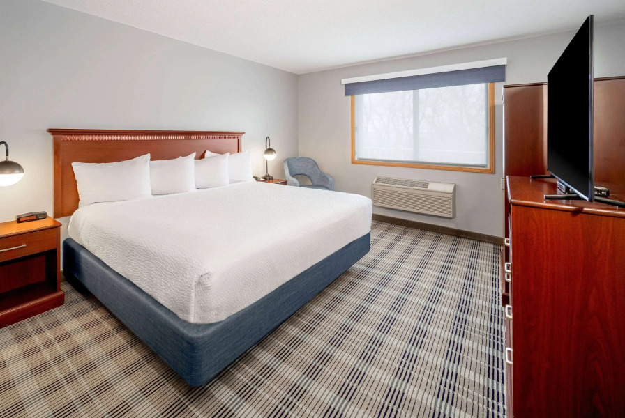 AmericInn by Wyndham Valley City - Conference Center