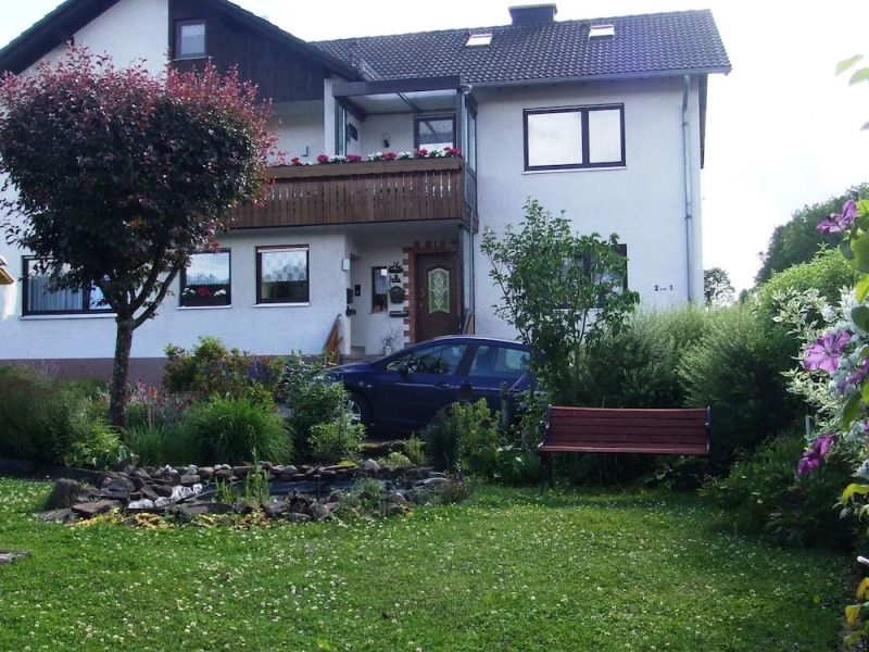 Charming Apartment in Daun Near Lake