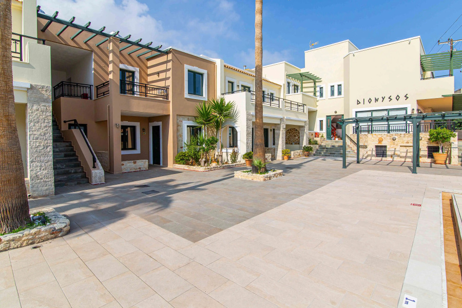 Dionysos Apartments and Studios