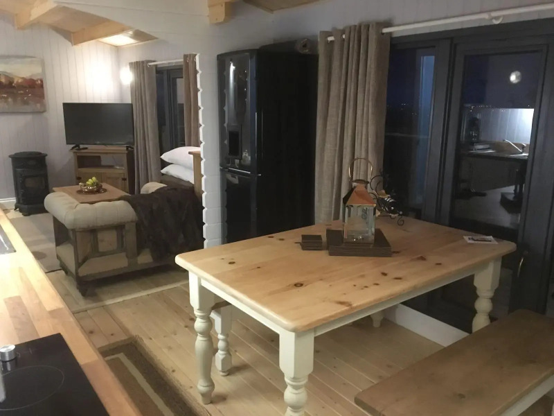 Secret Lodge by Cardiff Holiday Homes