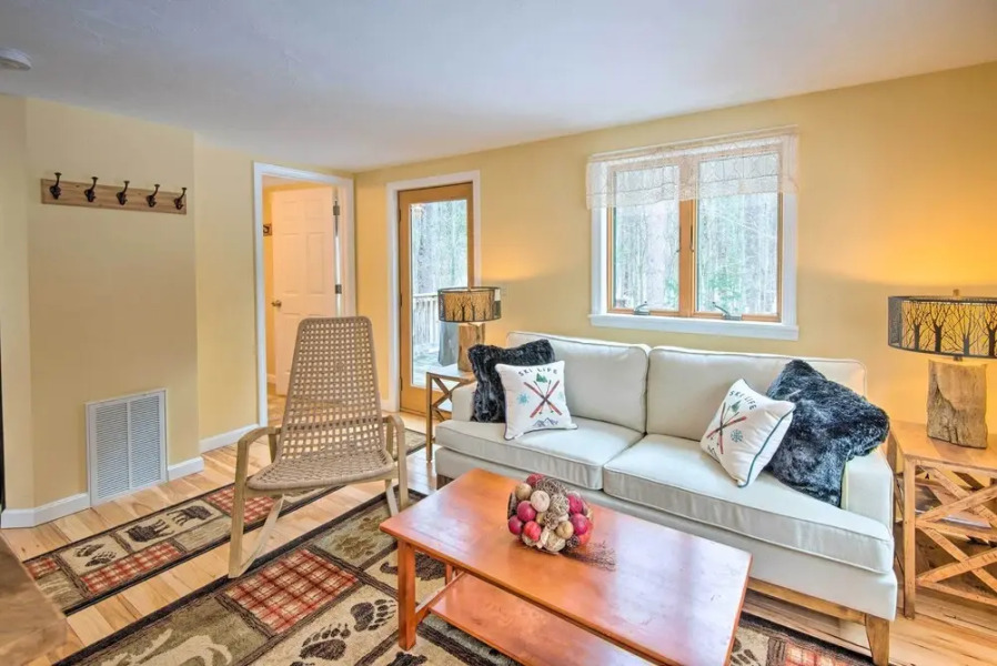 Cozy White Mtn Hideaway ~ 4 Mi to Hiking & Skiing!