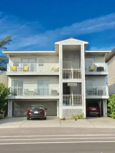 Joyce's Beachfront Suite 3