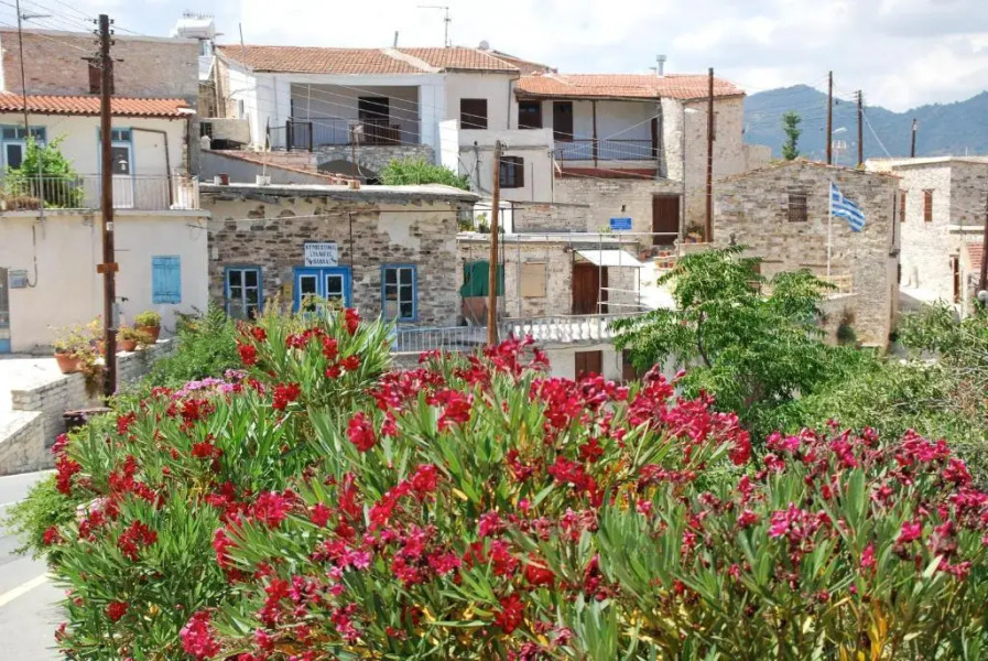 Vavla Rustic Retreat