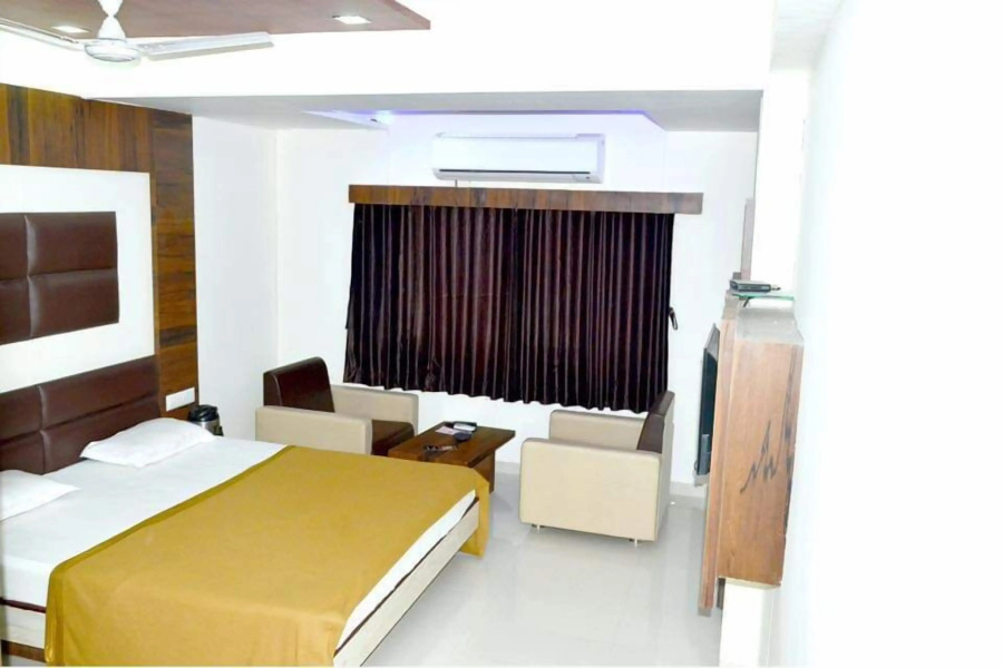 The New Holiday Inn