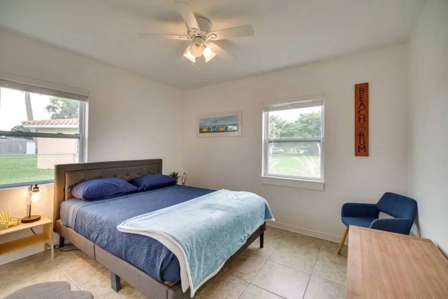Chic Melbourne Cottage w/ Fire Pit, 4 Mi to Beach!