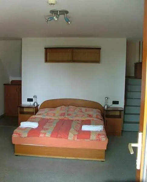 Vöröskő Panzió és Étterem