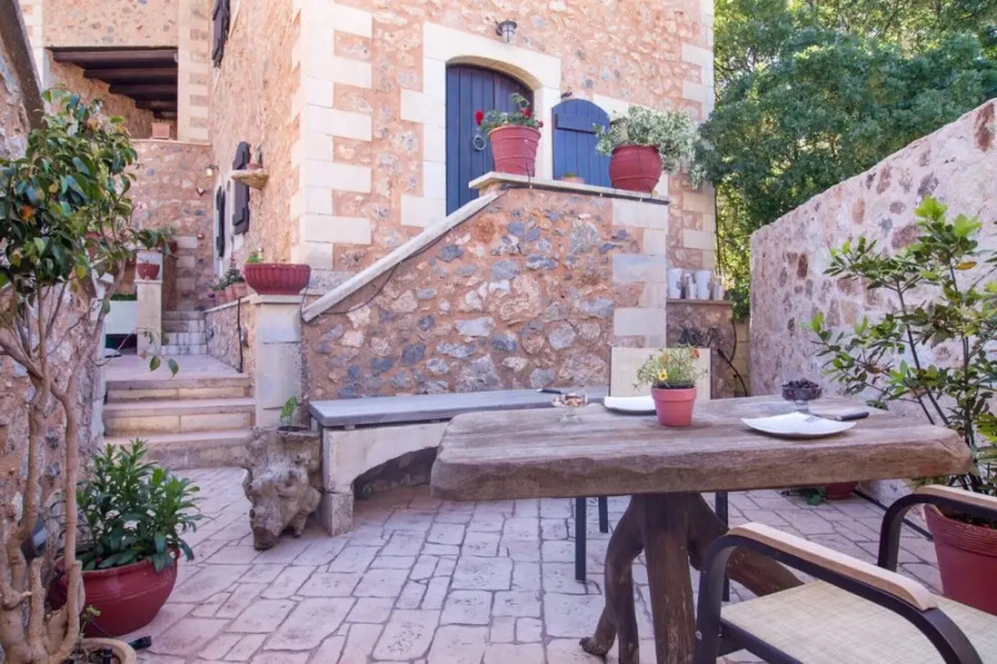 Purple Villa Malotira - 1 Bedroom Maisonette