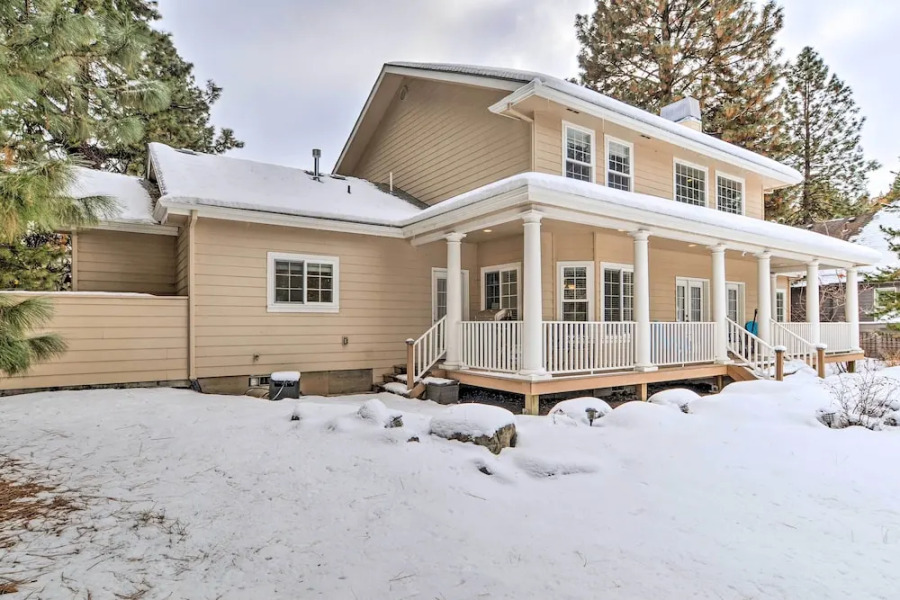 Klamath Falls Home w/ Resort Amenities!