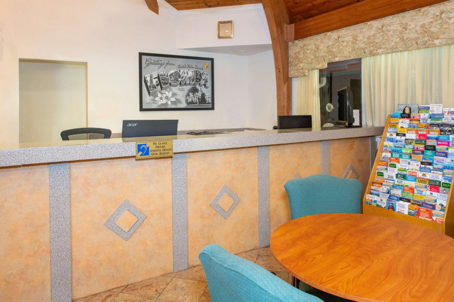 Super 8 by Wyndham North Palm Beach